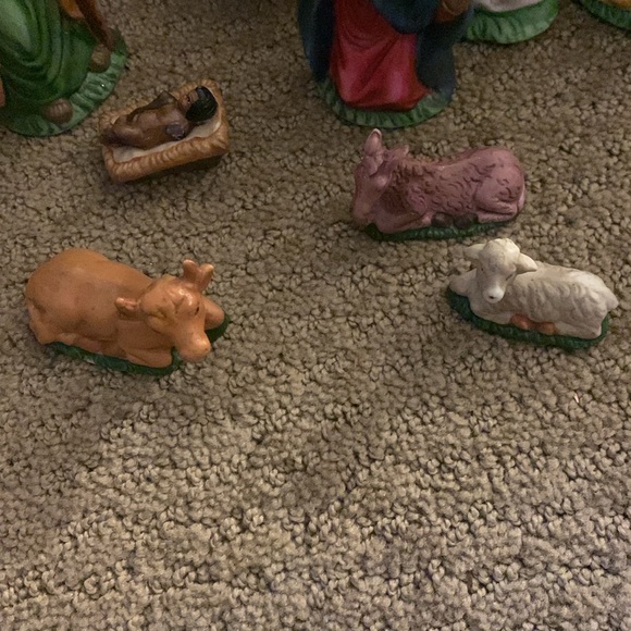 11 piece Porcelain Nativity Set - Picture 8 of 15